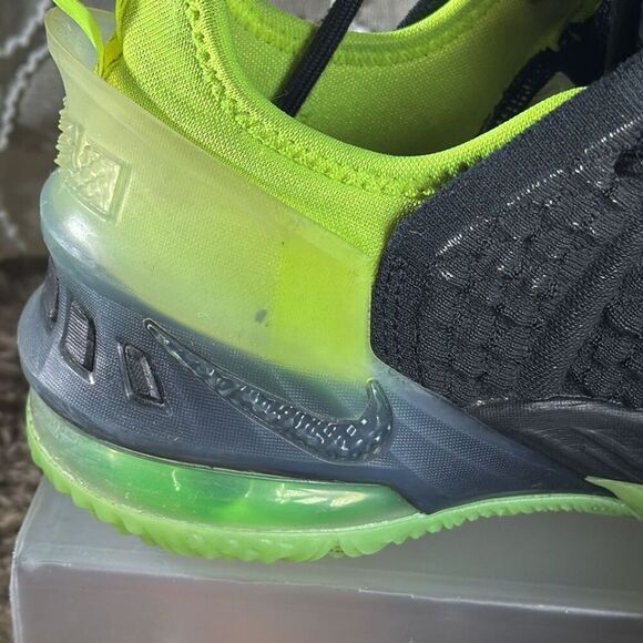 (E) Nike LeBron 18 GS Big Kids' Shoes Black Crimson Volt CW2760-009 Size 4 Y - Picture 12 of 14